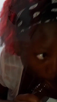 Slarvig huvud sextape titta på mörkhyad tjej suger cumload out &sätter det på hennes bröst för styvfar - Jhodez