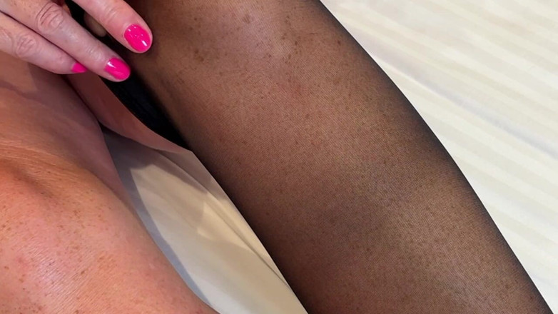 Mr MF: Mrs Mature Feet Bare Feet and Hairy Pussy 507