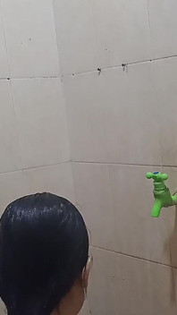 Take a Bath with Your Sister-in-law Until Crot Part 1