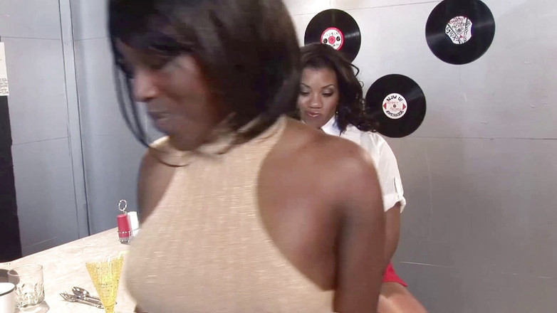 Lesbian Stories: Czysta miłość z gorącymi hebanowymi babes