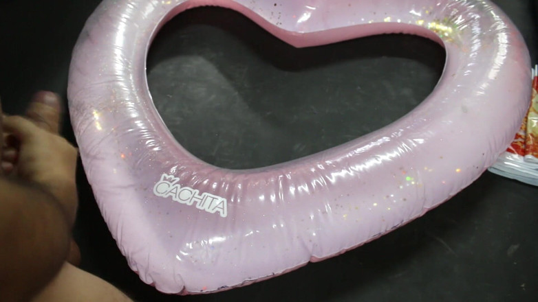 Inflatable Lovers: Coração inflável