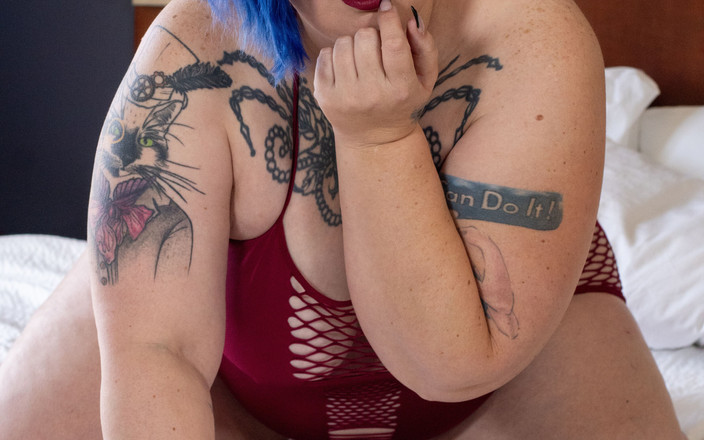 Miss quinn Cater: Cewek sange ini lagi asik masturbasi pakai 2 dildo sampai ludes!!