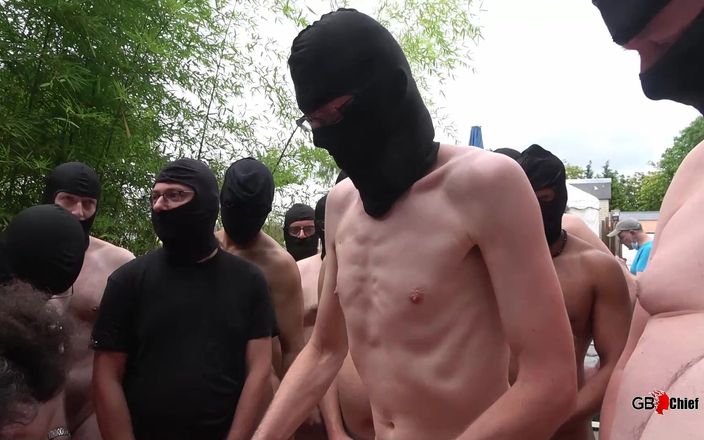 GangBang-Dream: Mia Roux &amp; Lia Outdoor kremówka gangbang orgia