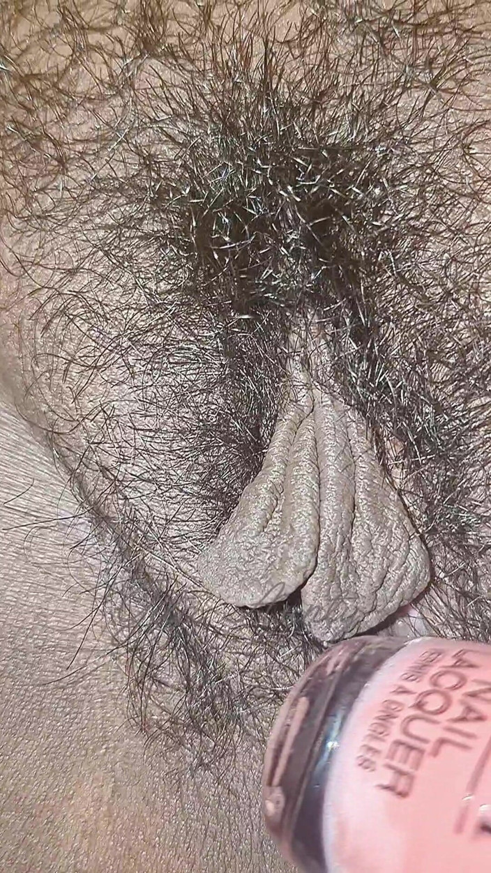 Indian aunty sex: The Village Woman Is Showing Her Large Pussy