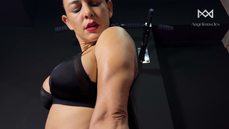 Angelmuscles: Anatomi class biseksual, bahu, dan kontraksi otot yang sempurna bagian 2