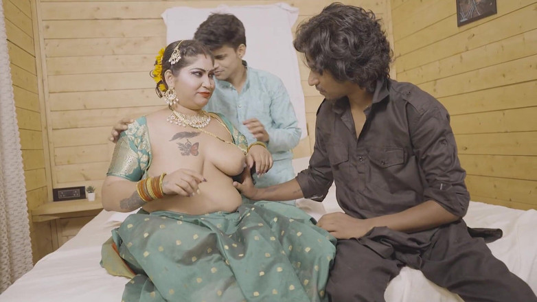 Uncutadda: Suhagrat avec son demi-frère, une histoire de sexe hardcore sexy