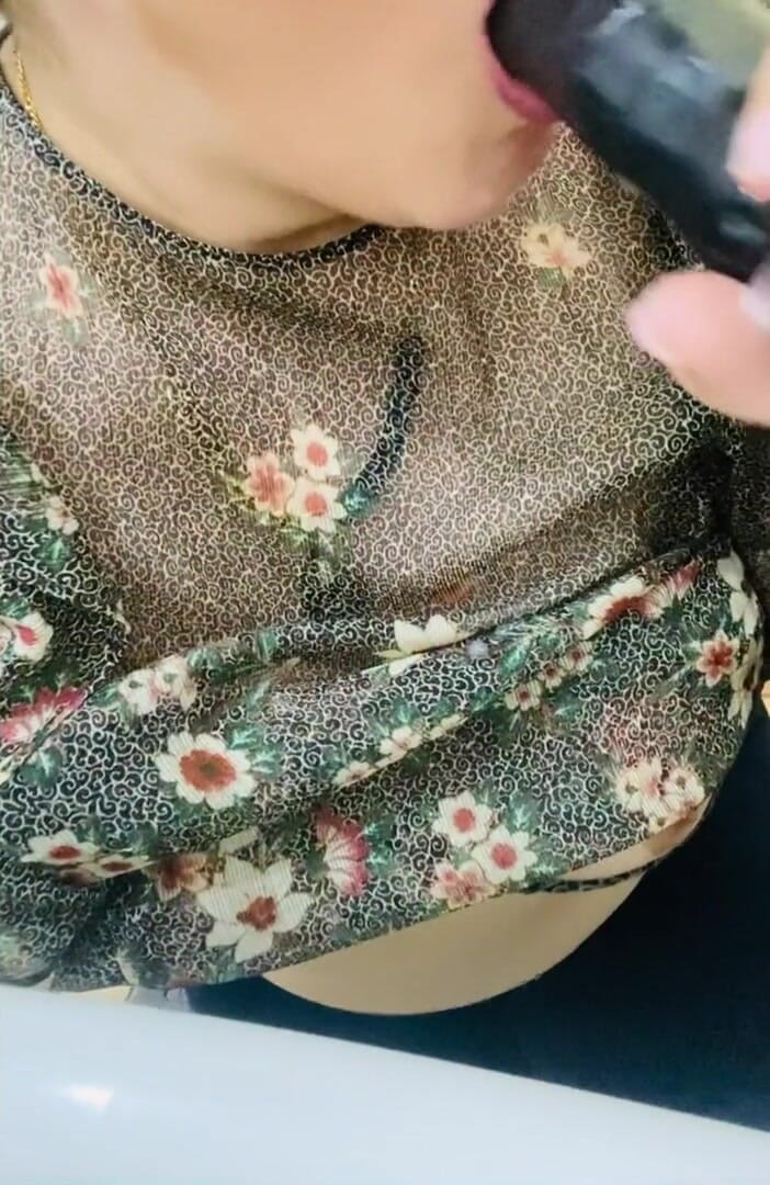 Preciusrouss49: I put the vibrator under my clothes