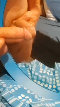 Masturbare la oglinda mea imaginându-mi că am o altă pulă împotriva și freacă-mi capul pe bilele tale