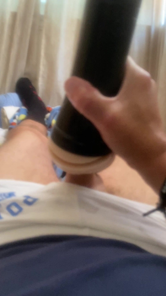 JockDad87: Jockdad87 lagi asik muasin memeknya pakai mainan seks favoritnya