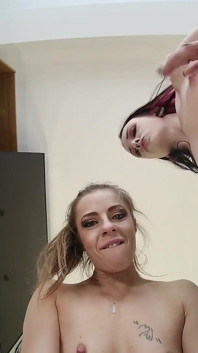 April e Rokky- speciale mutandine seduta in faccia