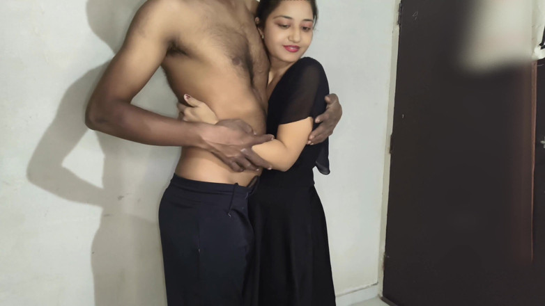 Dogimaster: Awek kolej India panas dalam sut hitam - pantat ketat