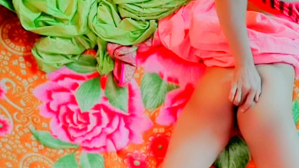Urvy_99: urvi bhaabhi dopahar ke samay parosi ke lie apne bedroom...