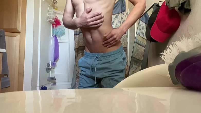 Xooshua (xblue18): Köstliche Erektion im Hotelbadezimmer
