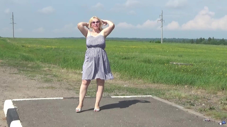 Lady Rose pee pee: Golden Rain 76 - Pee on Bus Stop