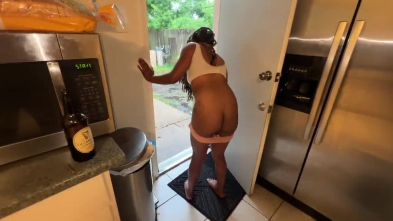 Fijii pornbox: Analschlampe von nebenan kam für etwas salz, wurde aber im...