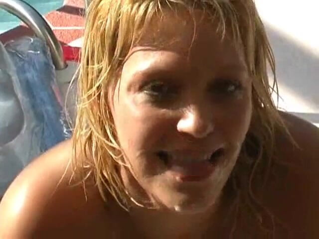 Vicky Vette: Festa in piscina giorno di lavoro!