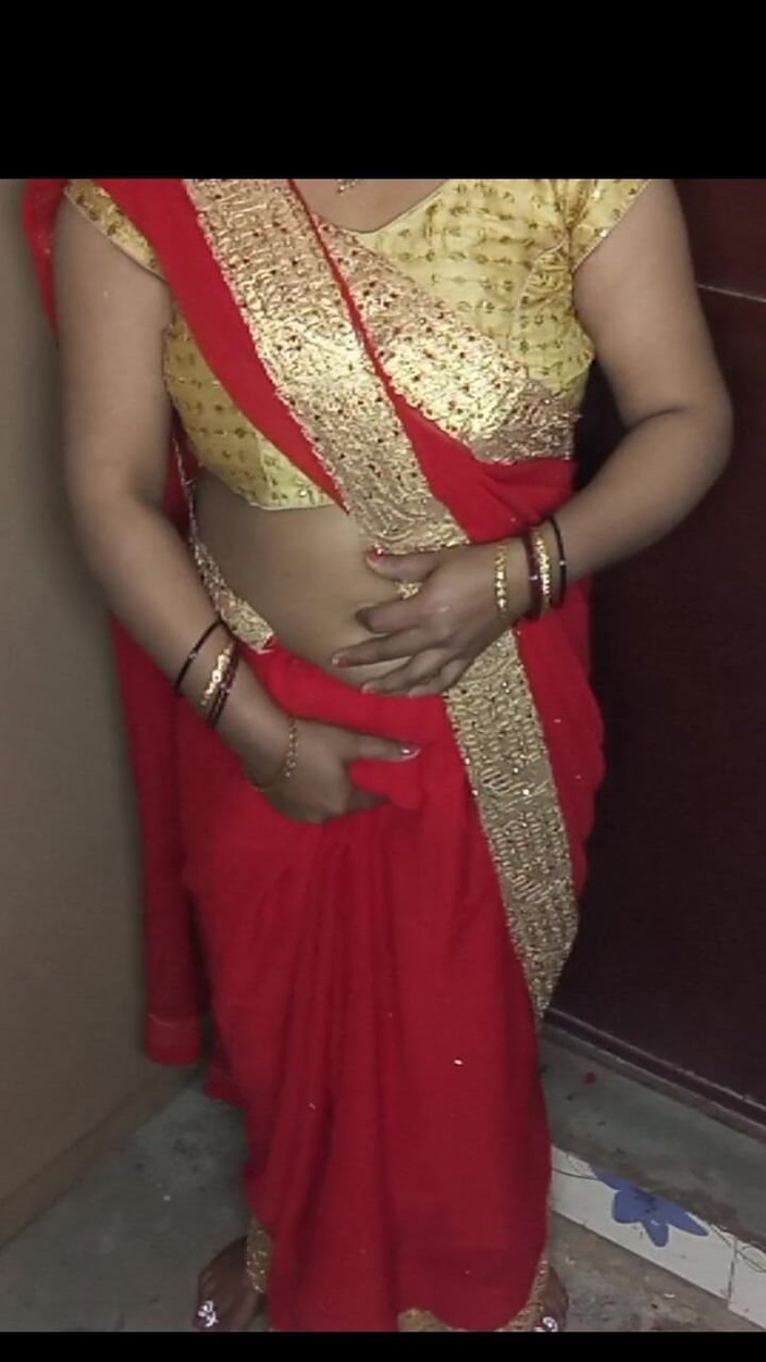 Manjushukla: 隆德饥渴的继妹正在用手指插她。