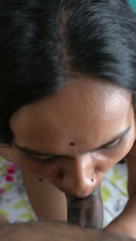 Un couple indien desi baise à poil chez un ami
