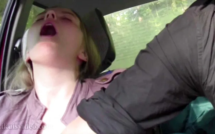 Young natural hitchhiker girl