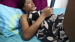 Perlahot69: コロンビアの美しい女の子がひげを生やした義理の弟の部屋に入り、膣を触り始める