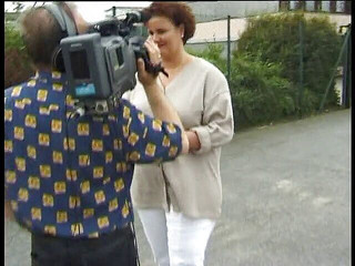 Lucky Cooch: 在户外采访成熟的黑发