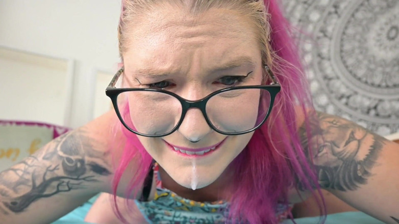 Missellie8: Stepsister's First Poophole Fuck