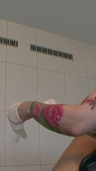 Svázaná BDSM kotě Toyed a Tvrdě ošukaná v žaláři