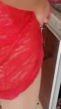 Instalatér šuká arabskou manželku v kuchyni podvádějící manželku