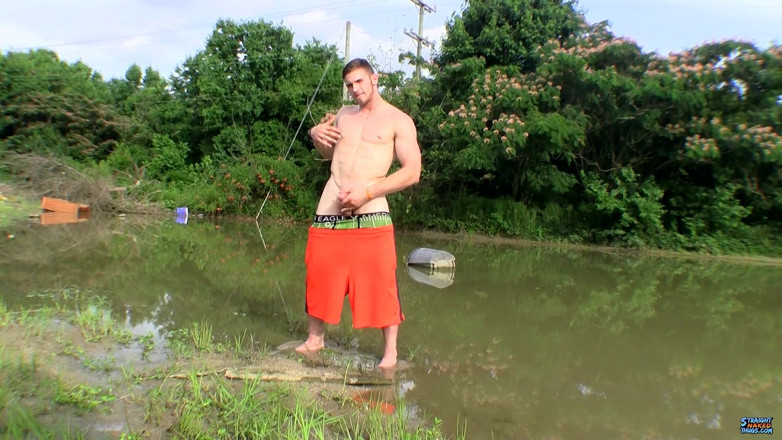 Straight naked thugs: Nahý jock si užívá svého ptáka!