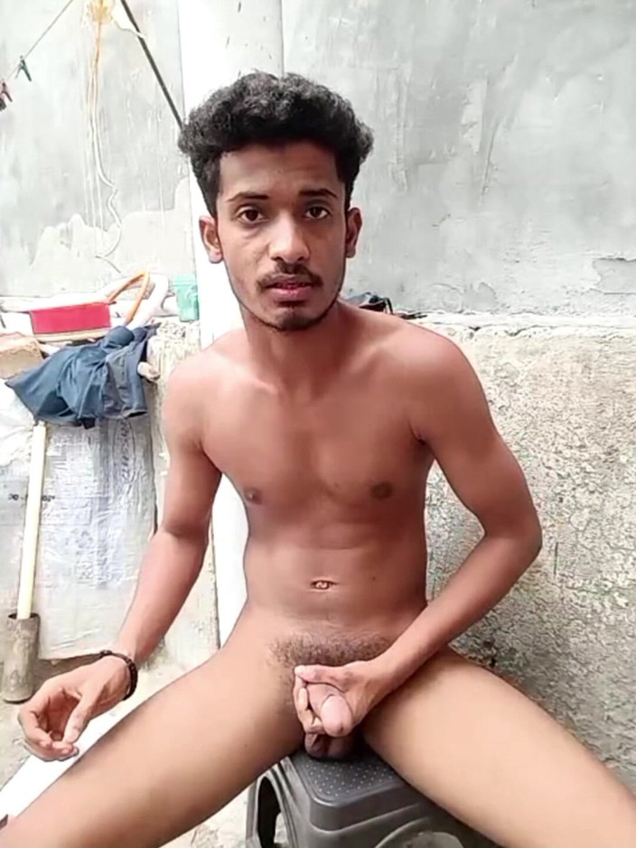 Curlyboy: Tânăr indian excitat ejaculare și gaură în cur arată complet nud pe...