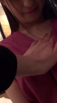 Ein professioneller Geiger, der weltweit Vorträge gehalten hat, ein völlig privates Video von ihr in einem Hotelzimmer