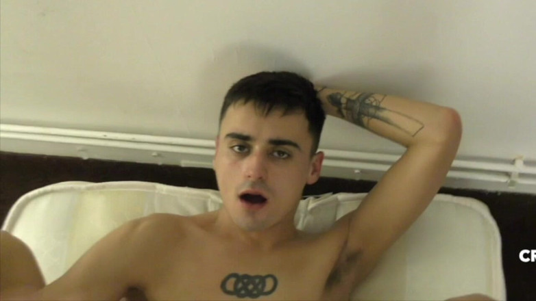 TWINKS TWINKS TWINKS: Follada a pelo por heterosexual badboy curioso