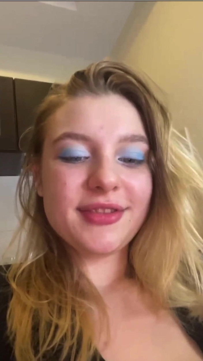 JuiceLussie: Sexy amatérka Sedni si na obličej a masturbuj