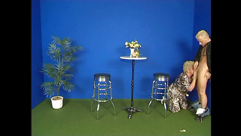 VintageXMovies: Dojrzała suka dostaje się na dwa kutasy, jeden po drugim