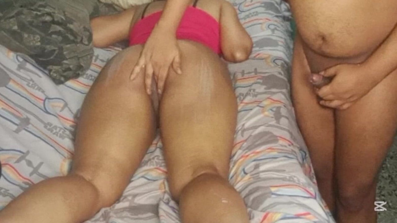 Sofixxx: Urut dengan krim pada pantat besar ibu mertua saya yang...