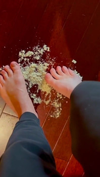 Squishing i miażdżące; Wideo fetysz stóp