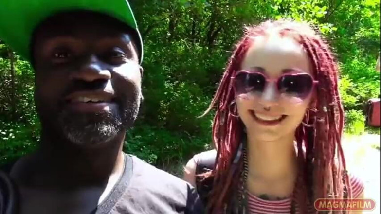 Magmafilm: Fată emo germană cu dreadlocks și piercing-uri
