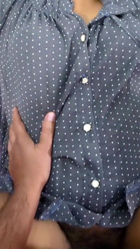 かわいい彼女との激しいロマンチックなセックスが、彼女の体中に精液を浴びせて終わる