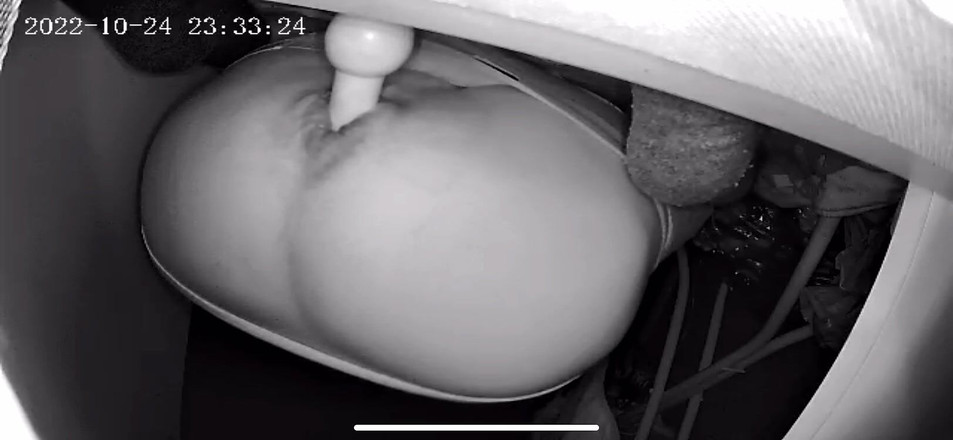 Haggy Baggy: Ahşap götlü yarak ellerde ve dışarıda