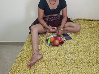 Sakshi Pussy: 인도 핫한 영 인도 마을 바비는 보지에 Dever와 물 뿌림을 처음으로 따먹었어