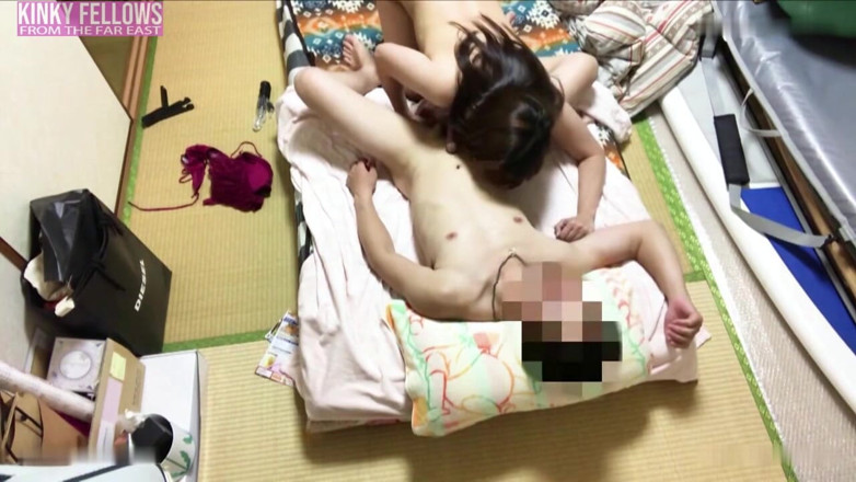 J-Girls Club: Puls rośnie, gdy zdesperowana żona mieszkaniowa obejmuje głęboką zmianę intymności