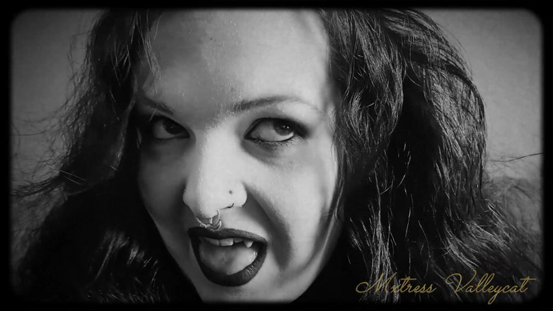 Mxtress Valleycat: Gotik Goon