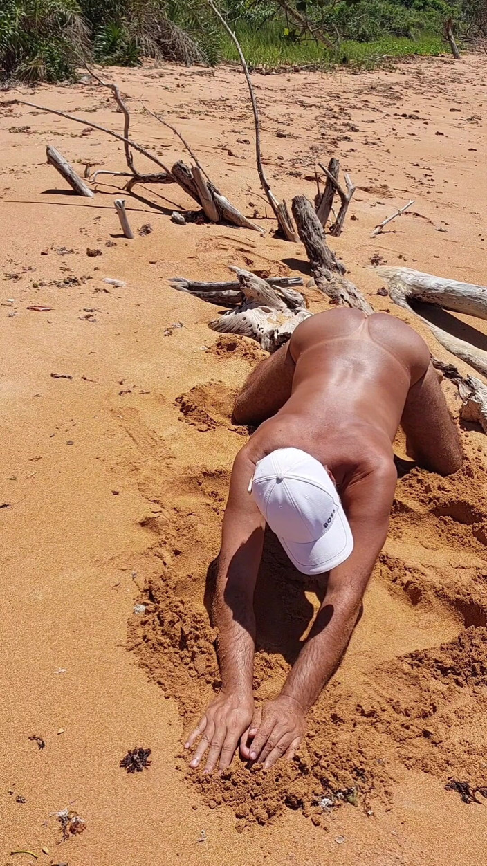 Ladysilvas: Ladysilva en la playa desnudarse, que un culo bronceado caliente...