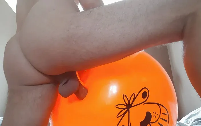 Naxy: Space hopper humping
