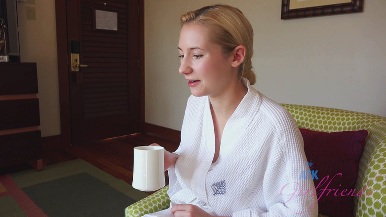 ATK Girlfriends: Con đĩ tóc vàng đụ tuyệt vời