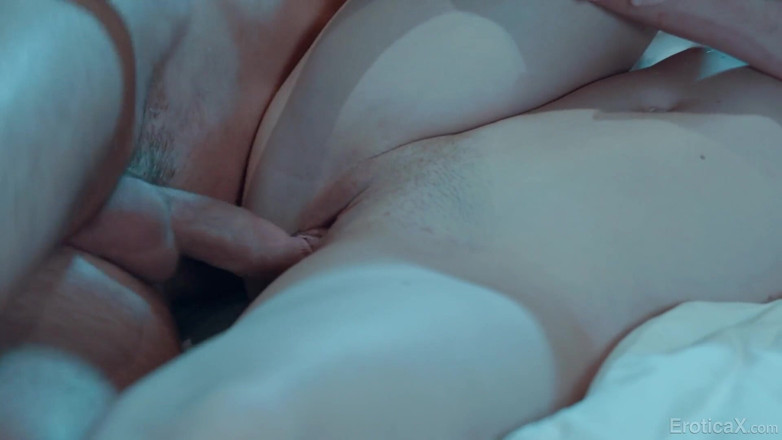 Erotica X: セスはバレンタインデーの完璧な贈り物で妻を驚かせる - Eroticax