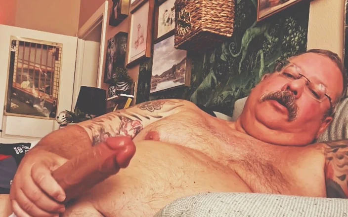 Hand-Free-Daddy-Chub: 28分钟的撒尿，免提射精，壮男球，大量精液致敬
