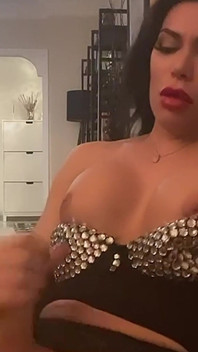 Shemale Turki Asena pancutan mani yang cantik