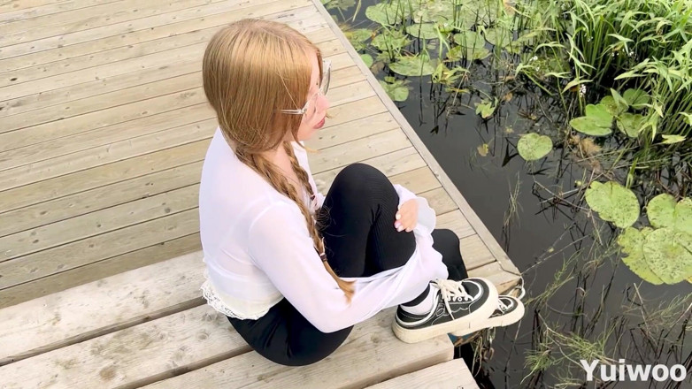 Yuiwoo: Une jolie fille vierge m’a fait jouir trois fois pour...