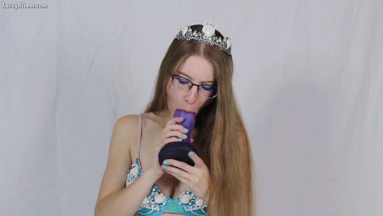 Lacey Bloom: Nàng tiên cá xấu rồng cưỡi 10:51